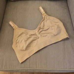 Received Nursing Bra for Breastfeeding from customer M***e.