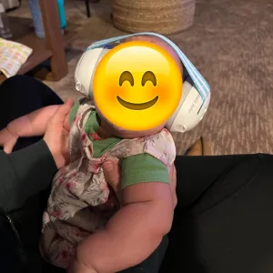 Received Baby Noise Cancelling Earmuffs from customer T***i.