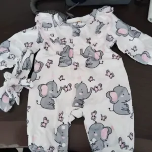 Received Baby Long Sleeve Romper with Headband from customer A***n.